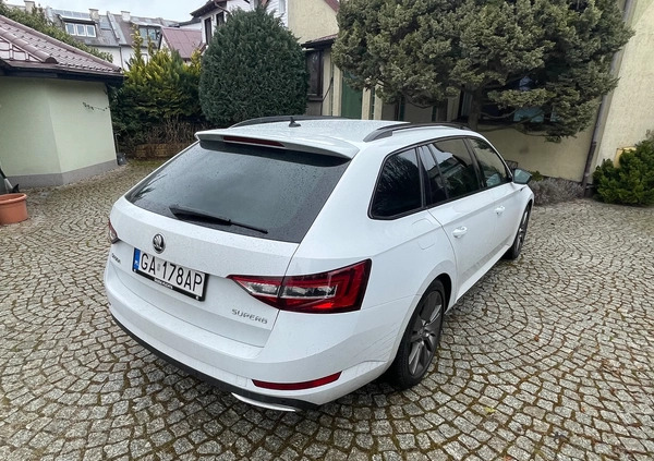 Skoda Superb cena 77000 przebieg: 209554, rok produkcji 2017 z Gdynia małe 29